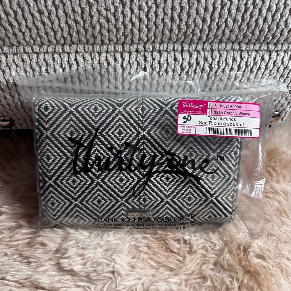 NWT Thirty-One Geometric Black and White Crossbody